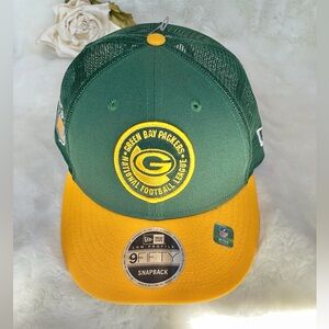 New with tags GREEN BAY PACKERS OFFICIAL NFL HAT. SNAPBACK GREEN & Gold w/logo